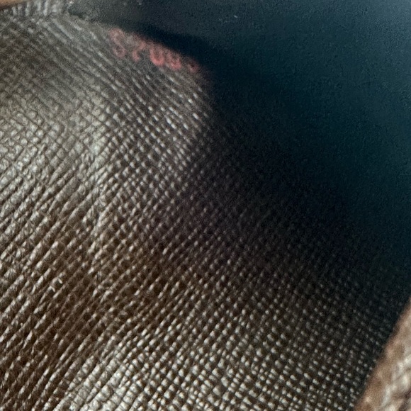 Louis Vuitton wallet - Picture 7 of 11